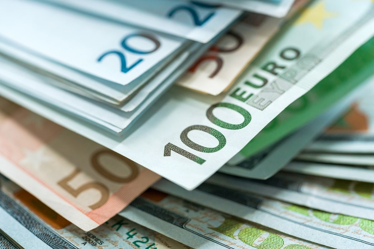 Курс доллара и евро в обменниках Алматы 24 февраля 2024