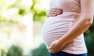 Женщина имитировала 17 беременностей ради пособий и отпуска на работе