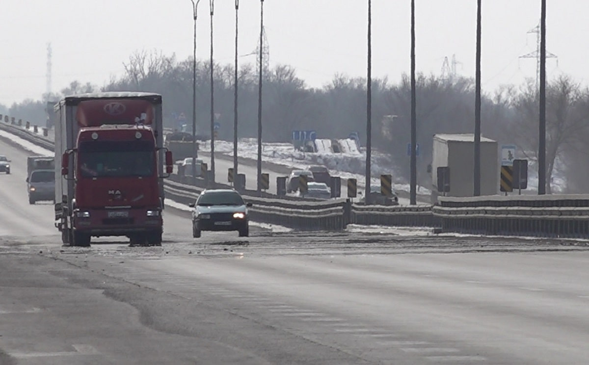 Более 30% казахстанских автодорог требуют капитального ремонта