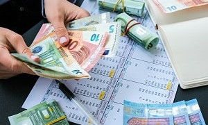 Курс доллара и евро в обменниках Алматы 28 февраля 2024 