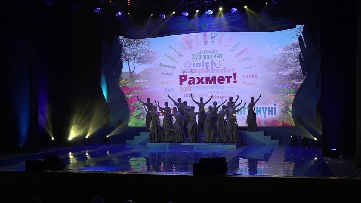 Мың алғыс: Алматыда қала әкімдігінің ұйымдастыруымен мерекелік концерт өтті