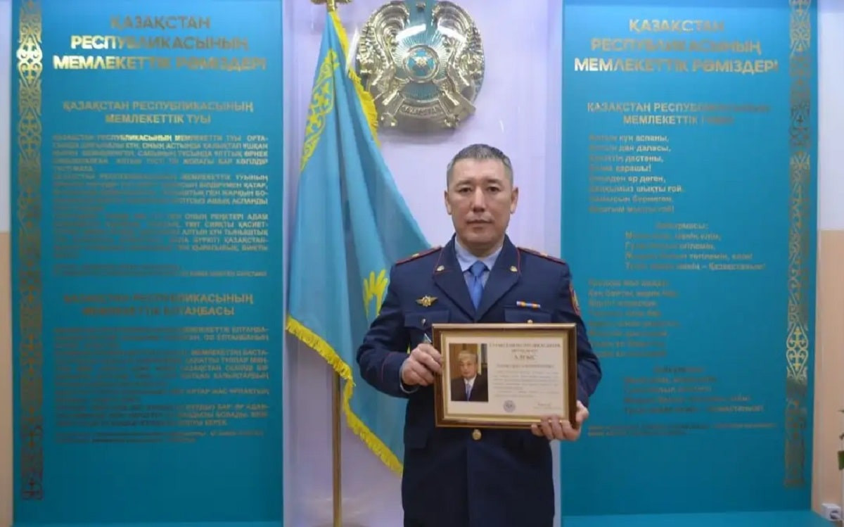 Президент объявил благодарность полицейскому из области Абай