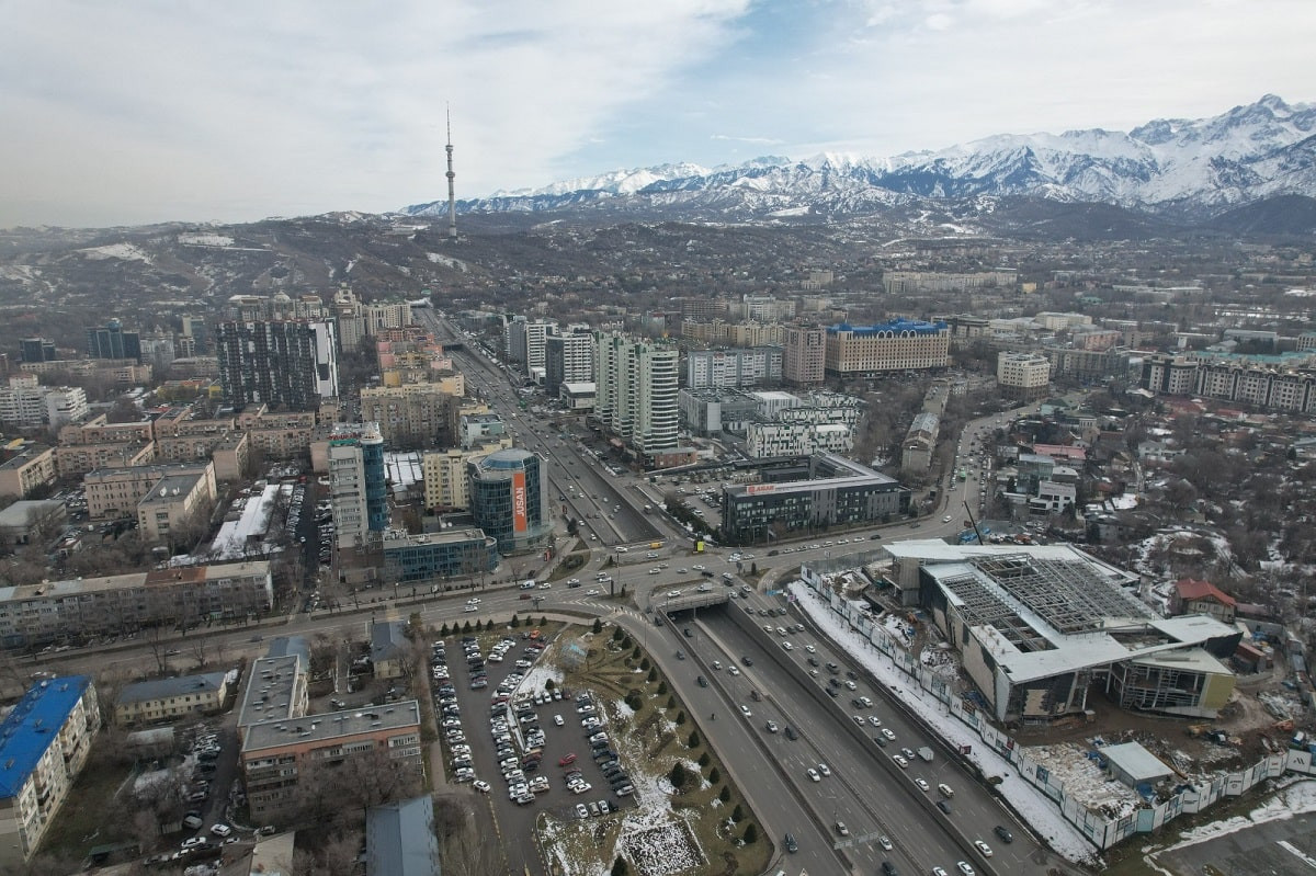 Состояние развязок и пешеходных переходов проверили в Алматы