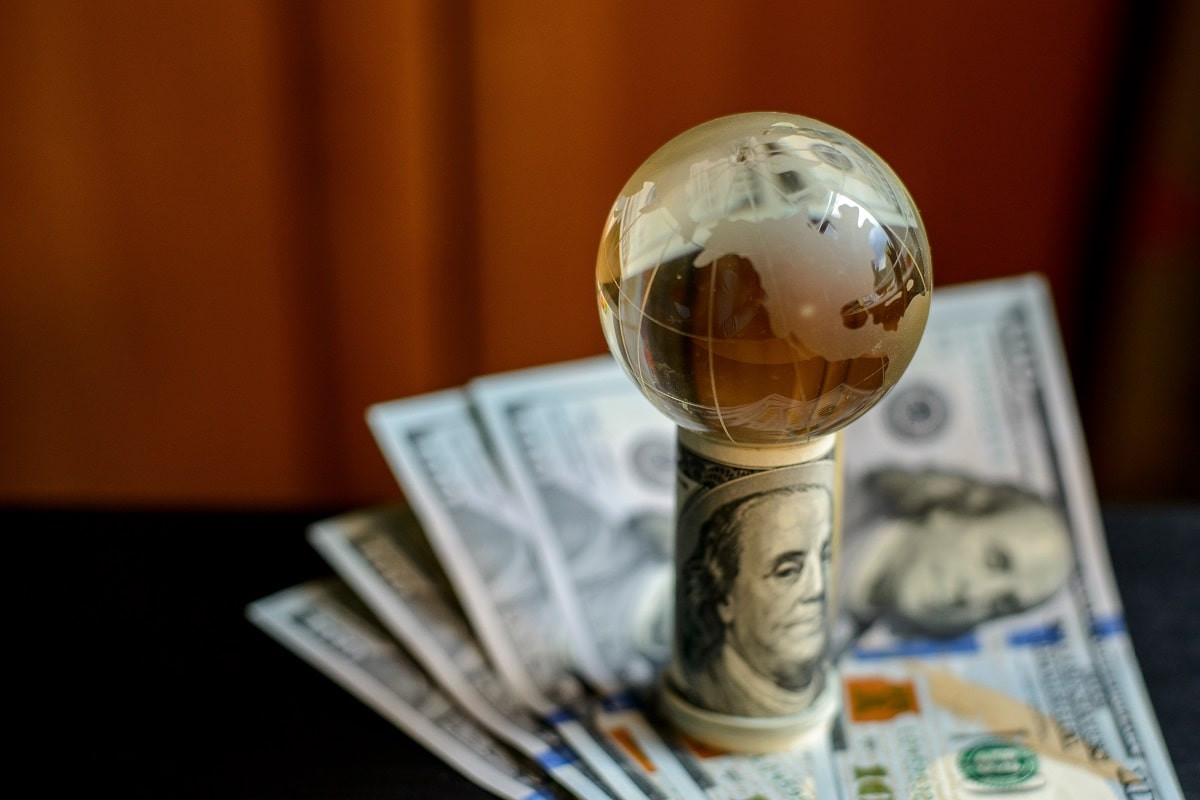 На низком старте: что происходит с долларом в Казахстане