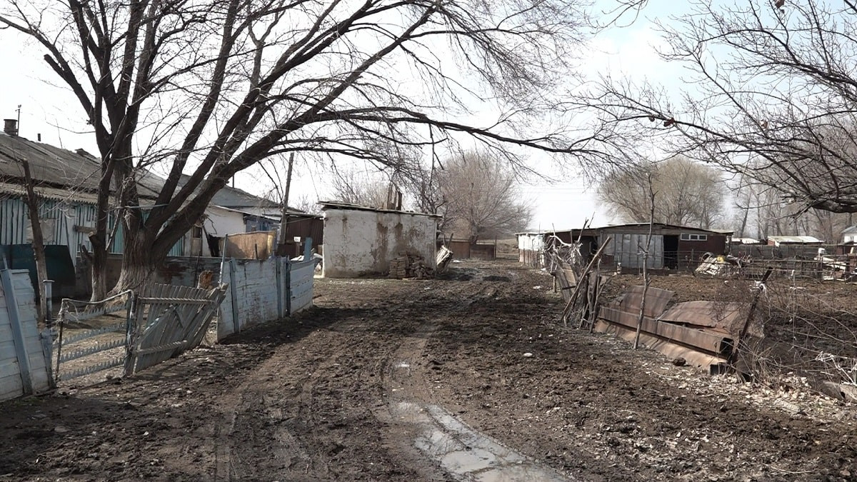 Без благ цивилизации: в Алматинской области у людей нет света, воды и плохие дороги