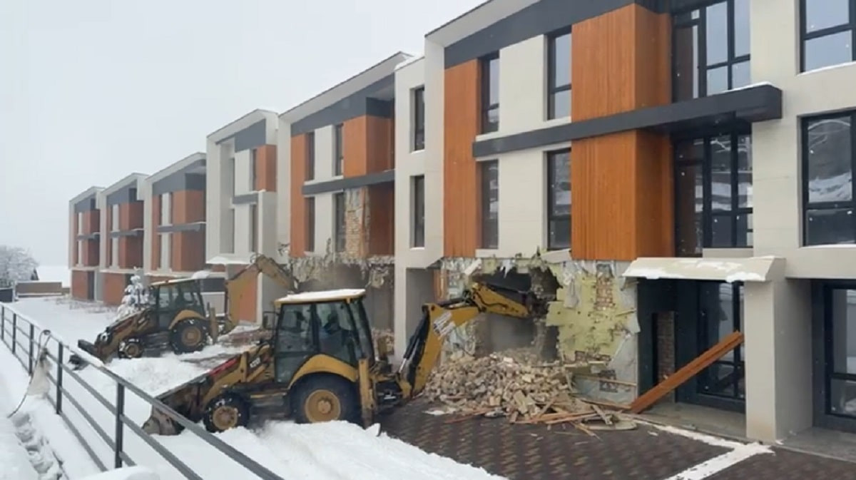 Разбившаяся "Мечта": в Алматы начат снос жилого комплекса