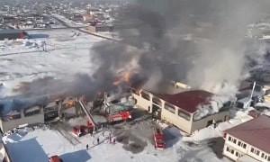 Крупный пожар в Астане: горел склад (видео)