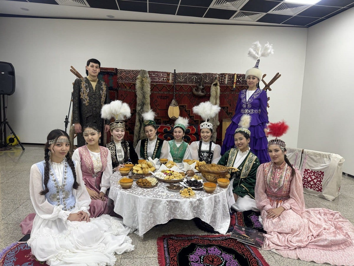Наурызнама: Алматыда ұлттық дәстүрлер мен отбасылық құндылықтар күні өтті