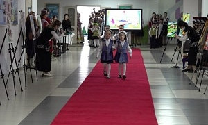 Наурызнама: модный показ в национальном стиле устроили школьники и педагоги