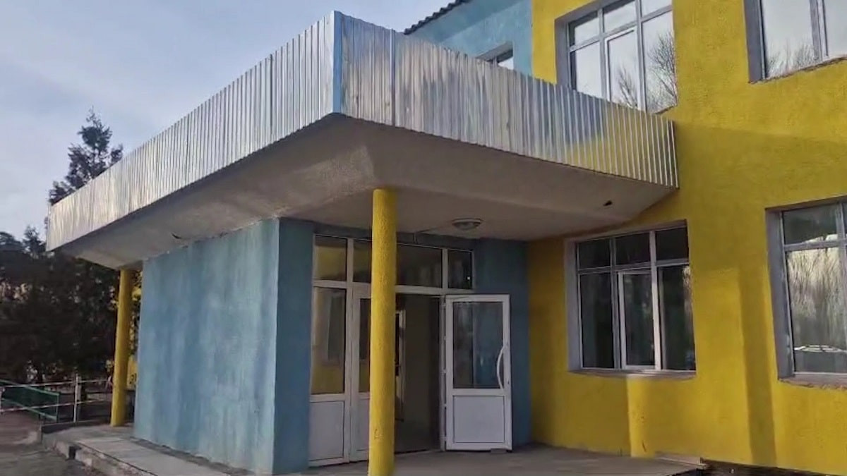 Не уложились в сроки: сельские школьники учатся в недостроенном здании
