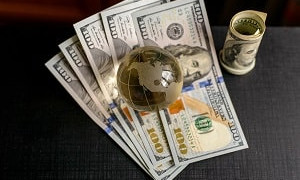 Еще на ступеньку ниже: что происходит с долларом в Казахстане
