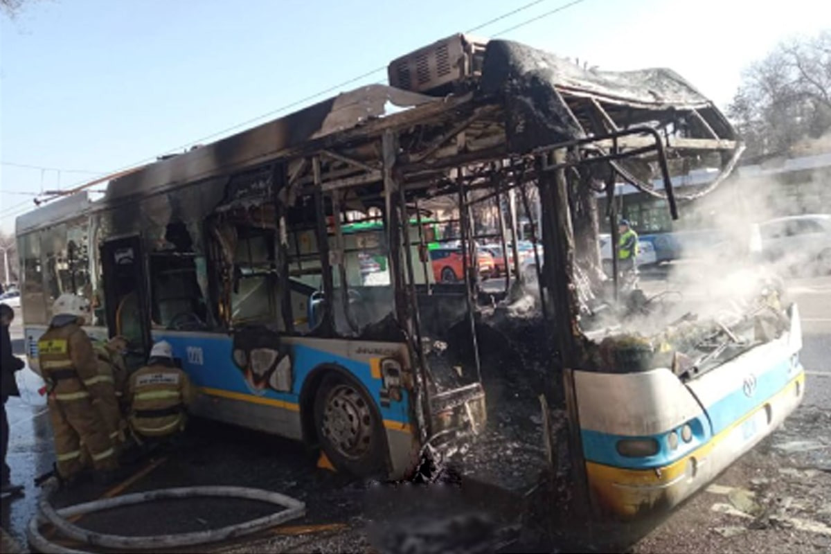 В Алматы произошло возгорание троллейбуса: пострадавших нет