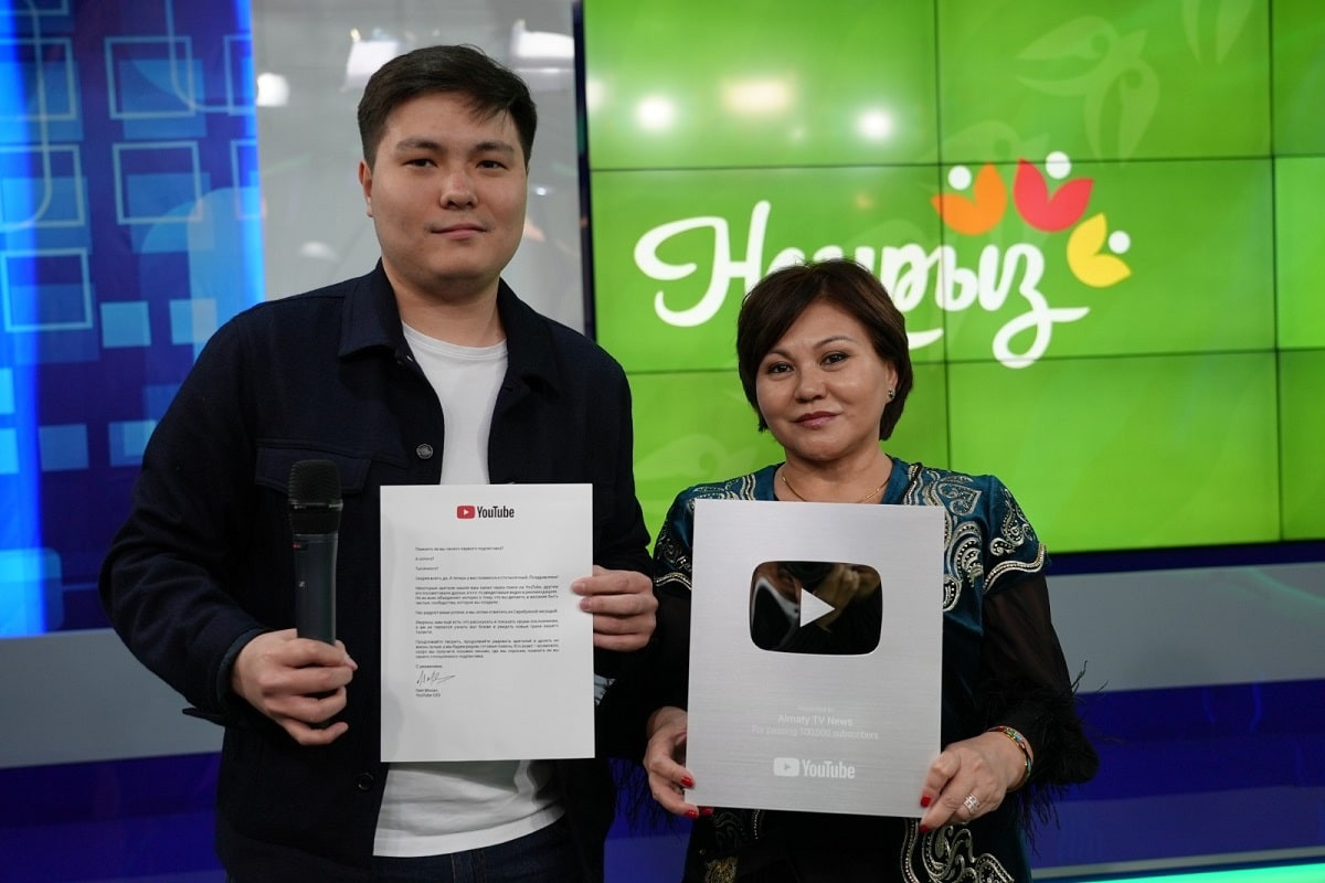 Almaty TV News аккаунты YouTube ұсынған «күміс» батырмаға ие болды