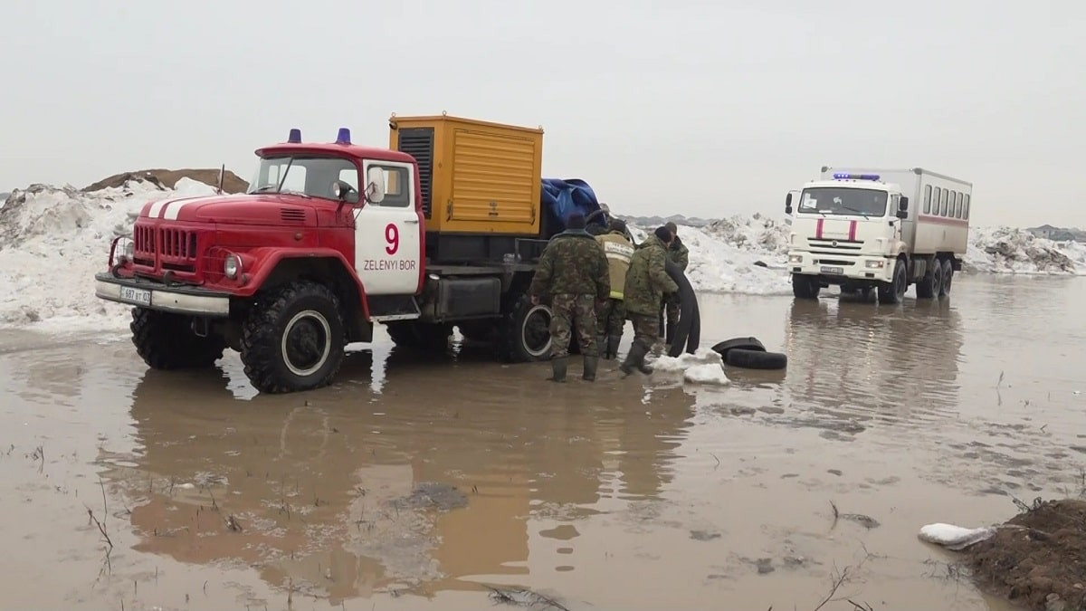 Паводковая ситуация: в пяти областях Казахстана объявлен режим ЧС