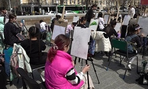 Весна в Алматы: юные художники соревновались в творческом конкурсе