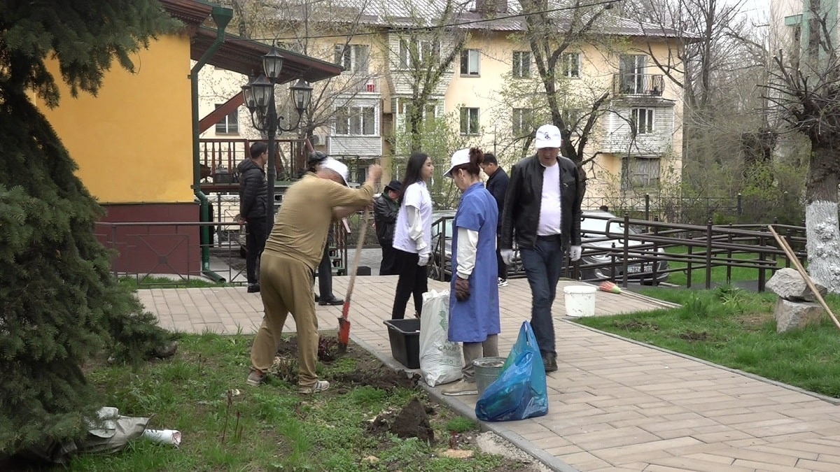 Алматы – ортақ үйіміз: Ахмет Байтұрсынұлы музей-үйінің ауласында көшет отырғызылды