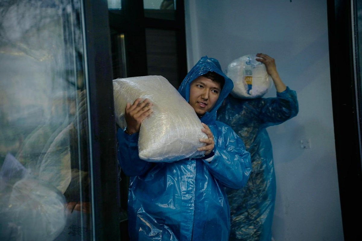 Су тасқынынан зардап шеккендерге Алматыдан 30 тонна гуманитарлық көмек жөнелтілді