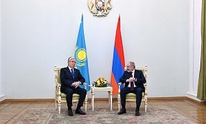 Президент Казахстана провел переговоры с Премьер-министром Армении