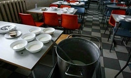 Экономили на детях: в Кызылорде школьников кормили просроченными продуктами