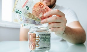 Курс доллара и евро в обменниках Алматы 30 апреля 2024 