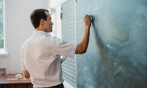 На трудовом посту: сколько мужчин в Казахстане работают педагогами