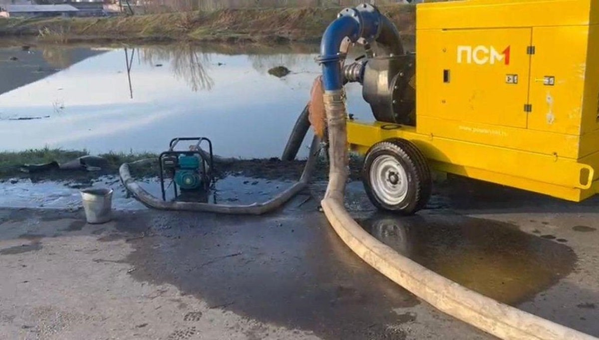 Паводки в Казахстане: продолжается откачка воды из подтопленных зон