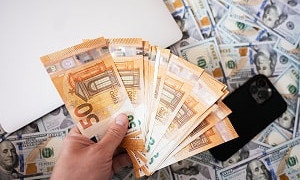 Курс доллара и евро в обменниках Алматы 7 мая 2024