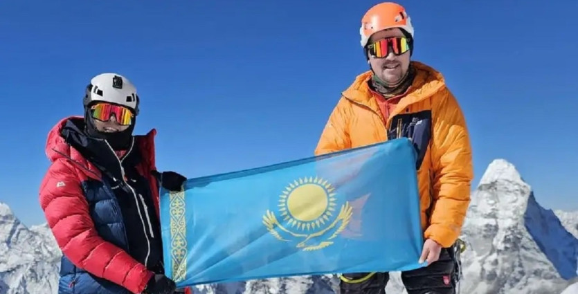 Впервые в истории: девушка-казашка покорила Эверест