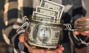 Время подъема: что происходит с долларом в Казахстане
