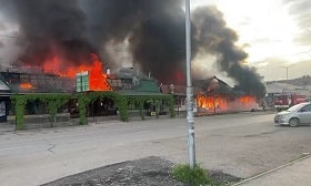 Крупный пожар произошел на рынке в Жамбылской области