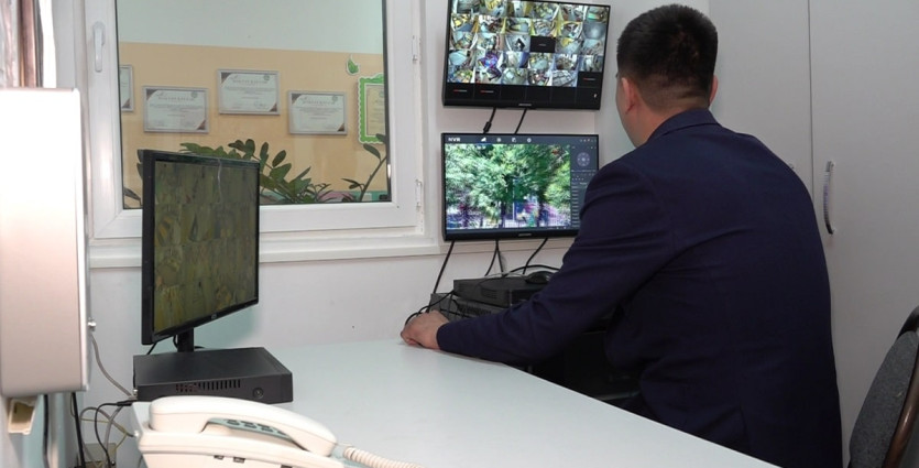 Цифровая модернизация: в детсадах и школах Алматы обновили систему безопасности