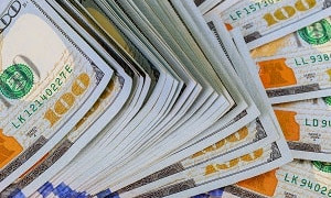 Курс на снижение: что происходит с долларом в Казахстане