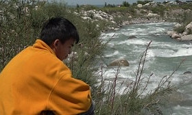 Загадочная смерть: тело матери четверых детей нашли на реке в Талгаре