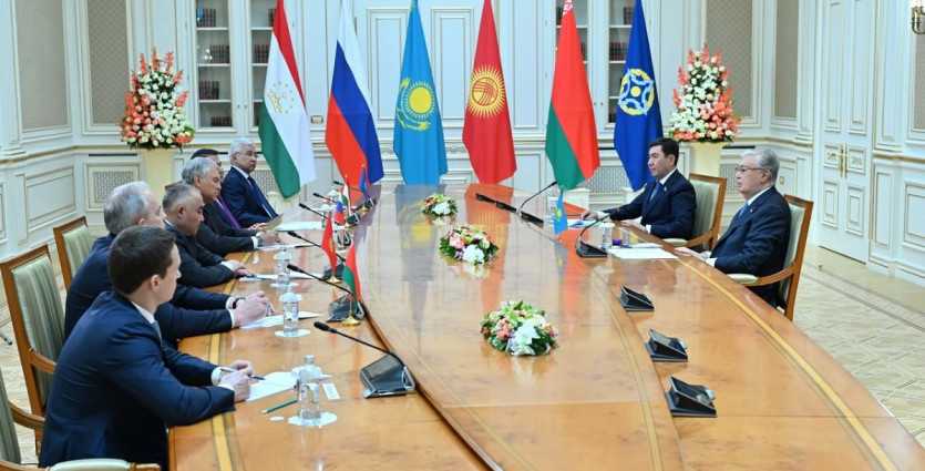Президент Казахстана провел встречу со спикерами палат парламентов стран ОДКБ