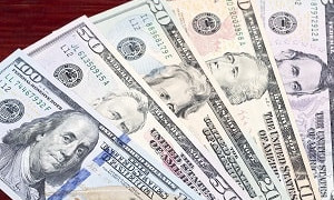 Без поворотов: что происходит с долларом в Казахстане 