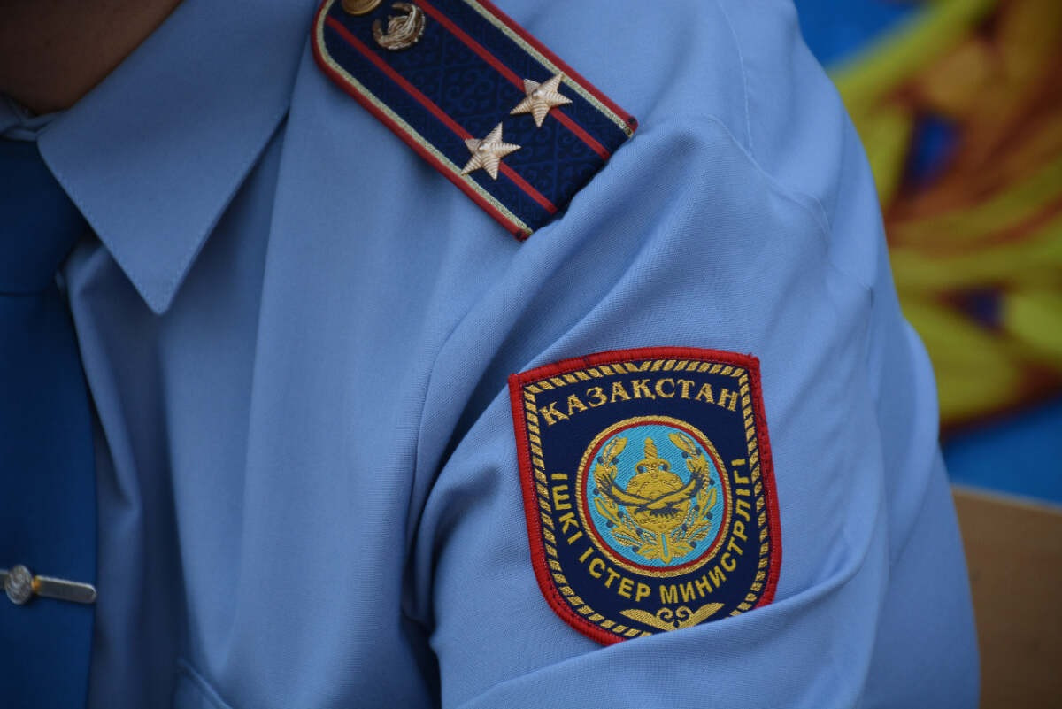 Алматинская полиция усилила патрулирование в дни вручения аттестатов