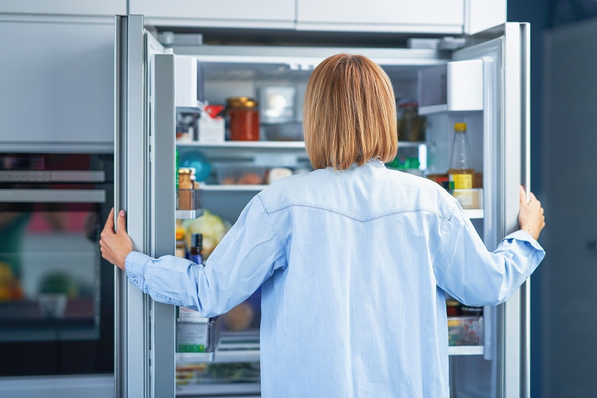 Неожиданный лайфхак: почему стоит держать стакан с необычным веществом в холодильнике