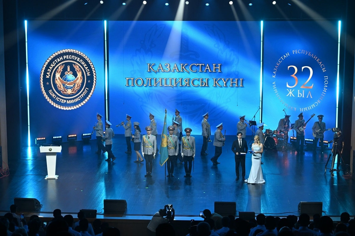 Курсанттан генералға дейін: Алматыда полицейдің өмірі туралы мюзикл сахналанды