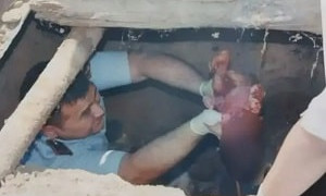 Періштесі қақты: атыраулық полицей дәретханада жатқан шақалақты құтқарды 