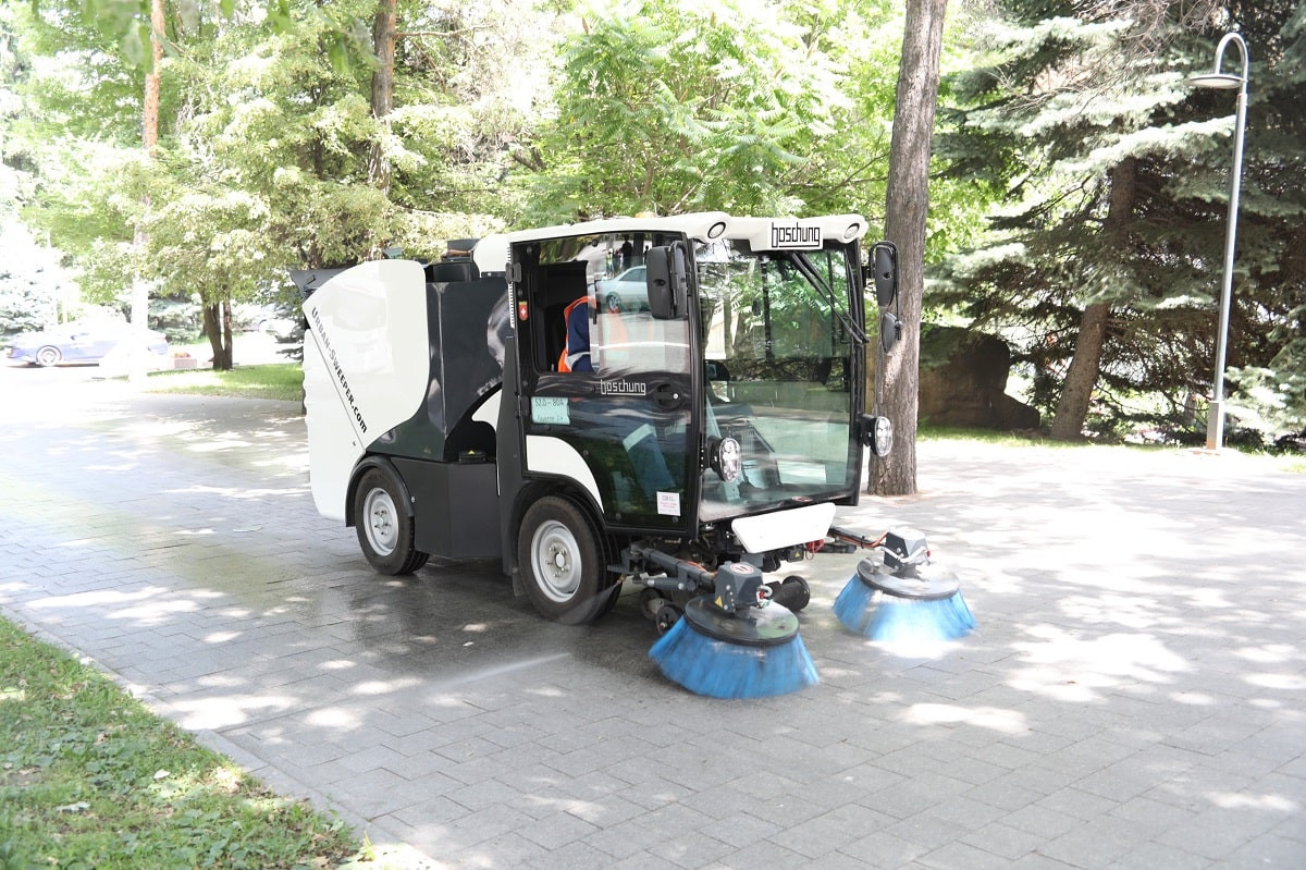 Алматы Жазы: в масштабной уборке улиц участвуют больше 2 тыс. единиц техники и рабочих