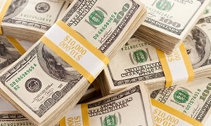 Попал в штопор: что происходит с долларом в Казахстане 