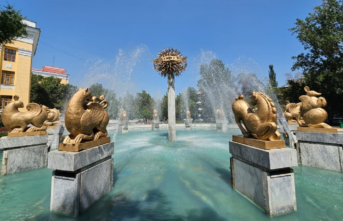 Алматы Жазы: в городе приступили к очистке и уборке действующих фонтанов