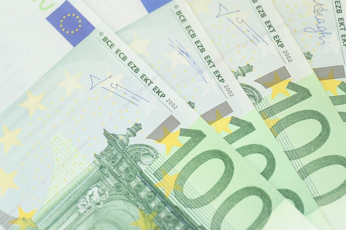 Курс евро и доллара в обменниках Алматы 29 июня 2024