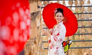 Жених не нужен: в Японии стали проводить необычные свадьбы