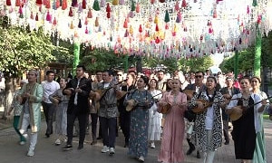 День домбры: казахстанцы сняли тысячи роликов о национальном музыкальном инструменте 