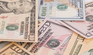 На волне: что происходит с долларом в Казахстане 