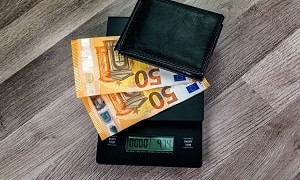 Курс евро и доллара в обменниках Алматы 5 июля 2024 