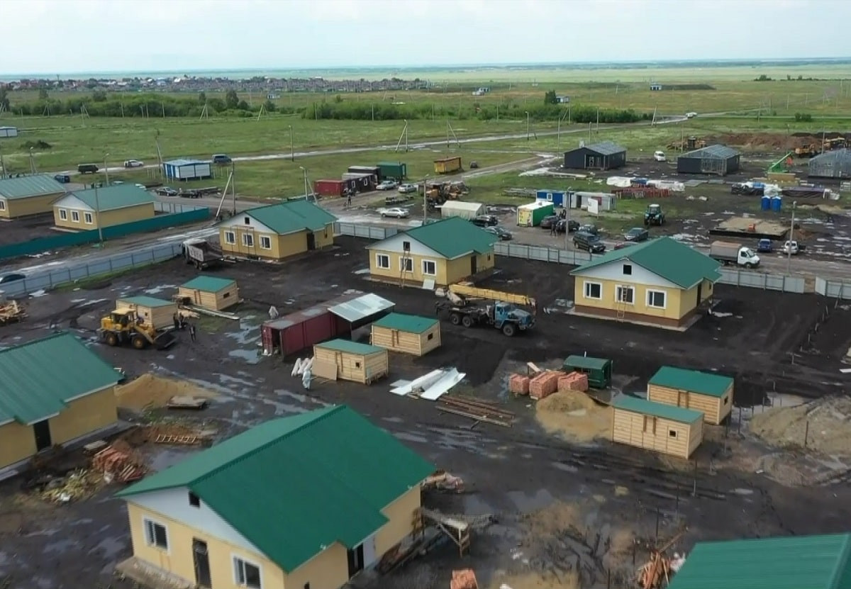 Счастливые новосёлы: пострадавшие после паводков казахстанцы заселяются в новые дома