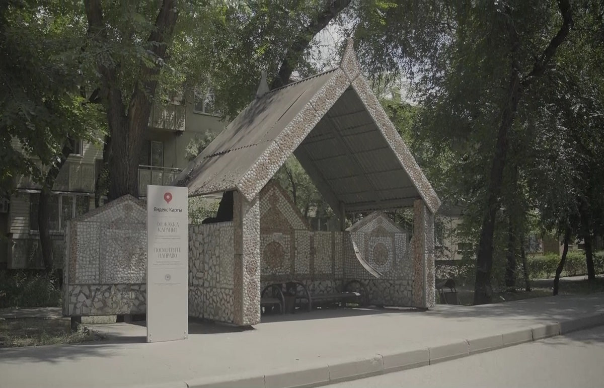Уникальные остановки: в Алматы запустили культурный проект «Посмотрите направо»