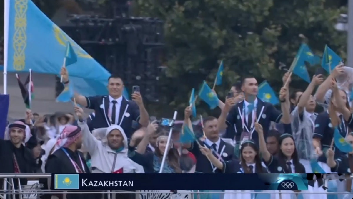 Казахстанские спортсмены совершили заплыв на церемонии открытия Олимпиады в Париже